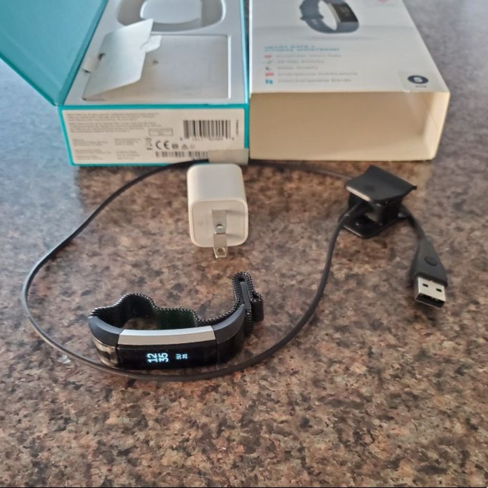 Fitbit Alta HR - Picture 2 of 3